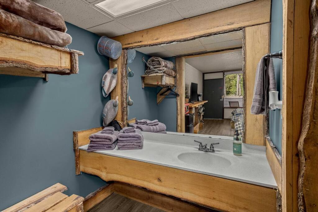 Stonegate Lodge 2 Queen Beds Fast Wifi 50" Tv Salt Water Pool Room #207 Юрика Спрингс Экстерьер фото
