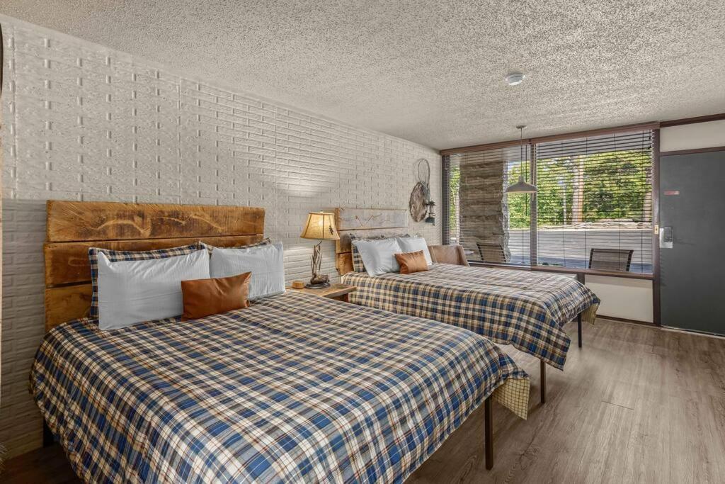 Stonegate Lodge 2 Queen Beds Fast Wifi 50" Tv Salt Water Pool Room #207 Юрика Спрингс Экстерьер фото