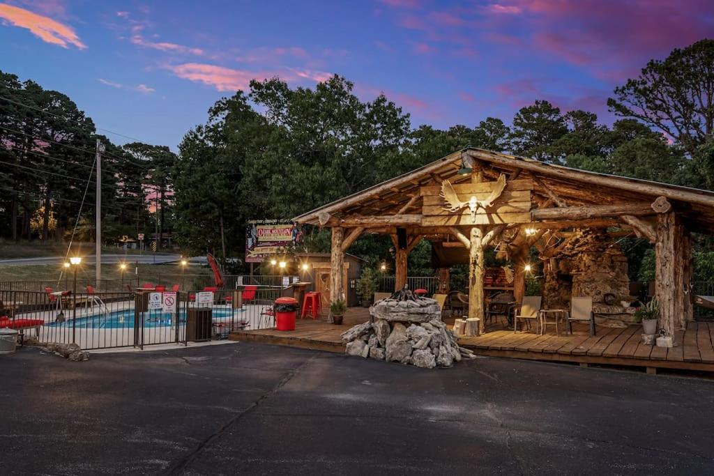 Stonegate Lodge 2 Queen Beds Fast Wifi 50" Tv Salt Water Pool Room #207 Юрика Спрингс Экстерьер фото
